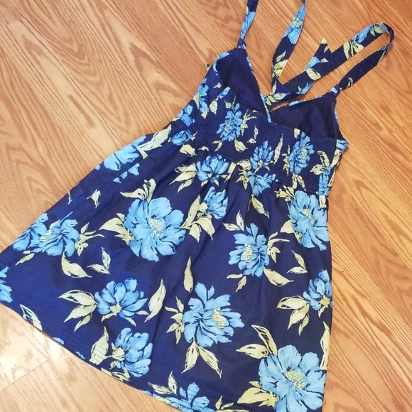 Abercrombie and Fitch halter dress med - Picture 2 of 5